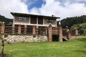 Finca Ina, amplía cabaña en las montañas